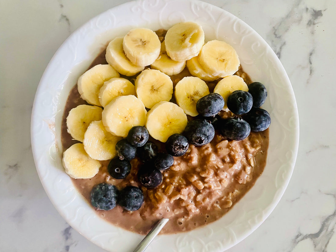 Cozy Up With Warm Elderberry Oatmeal: A Nutritious Start to Your Day